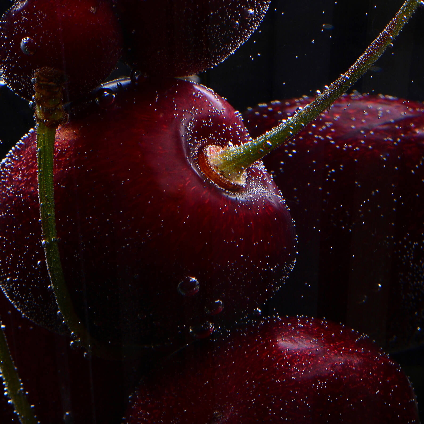 Black cherry vodka fruits Fresh fruits guarantee the perfect aroma of EFFEN black cherry flavored vodka.