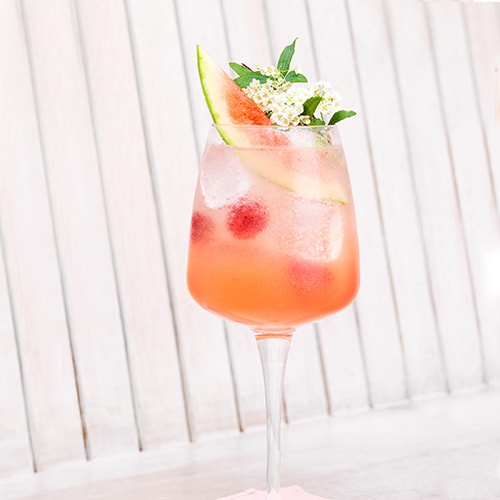 A perfectly fresh and classy rose vodka cocktail with EFFEN Rose Vodka.