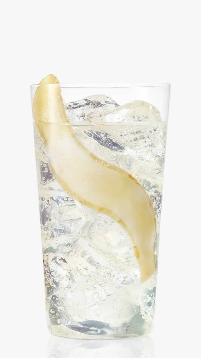 Vodka lime ginger ale with EFFEN Original: fresh lime, ginger ale, fresh ginger and syrup. Spicy!