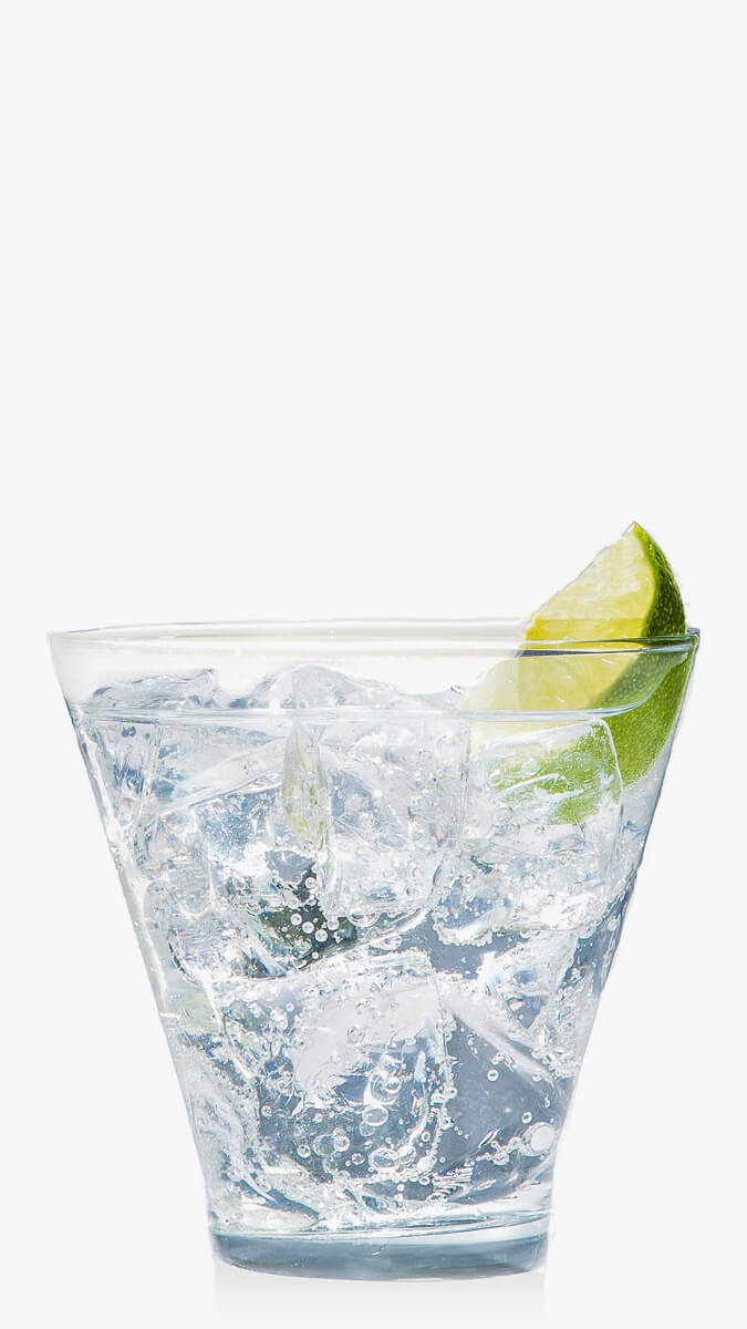Vodka club soda with EFFEN Original Vodka: citrusy, light and refreshing. Perfect for summer time.