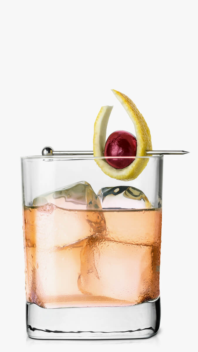 Vodka tonic with EFFEN Original: sweet and fruity, with peach juice and raspberries.