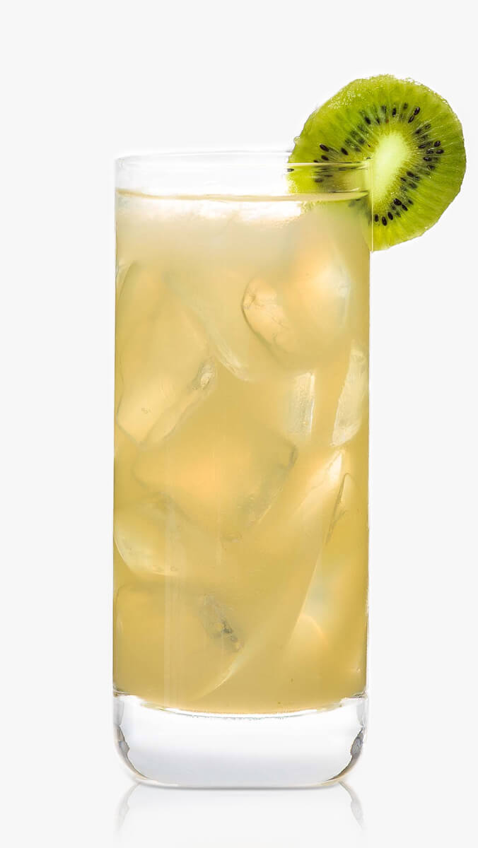 Vodka with coconut water and EFFEN Cucumber Vodka: Light and refreshing, perfect for a hot summer.